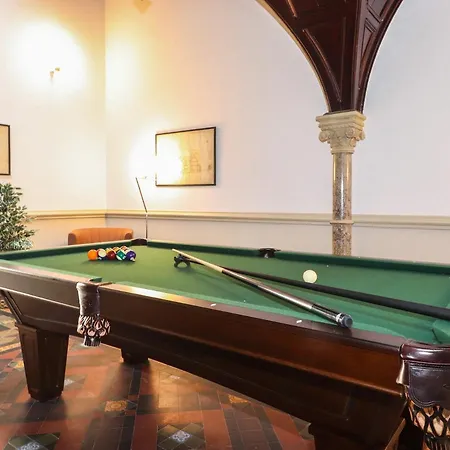 The Violet Stone Cross Mansion Apartment *